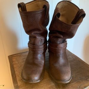 FRYE boots. Size 8. Brown.